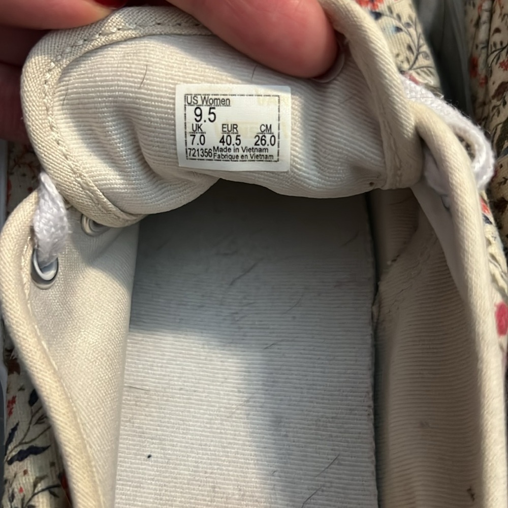 Vans - Picture 10 of 10